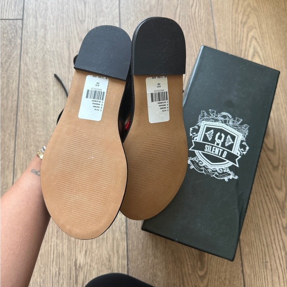 Elegant Black Strappy Sandals - Picture 5 of 5